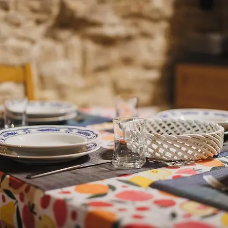 Apartment Casa Iside - Historic 14th-century In The Hamlet