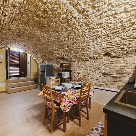 Apartment Casa Iside - Historic 14th-century In The Hamlet Bitetto