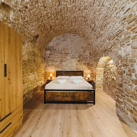Apartment Casa Iside - Historic 14th-century In The Hamlet Bitetto