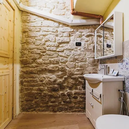 Apartment Casa Iside - Historic 14th-century In The Hamlet