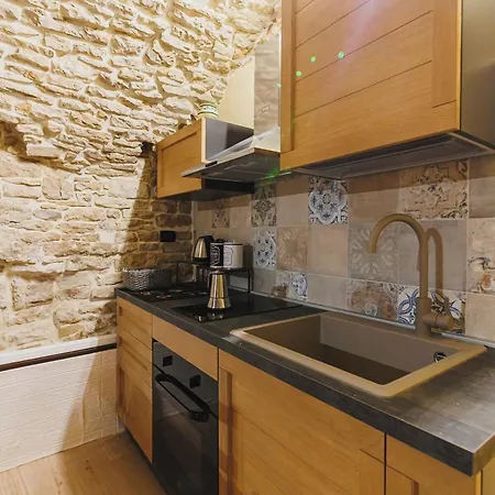 Apartment Casa Iside - Historic 14th-century In The Hamlet *